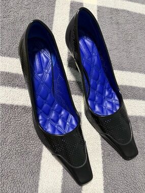Burberry Black Pointed-Toe Pumps with Blue Quilted Insole